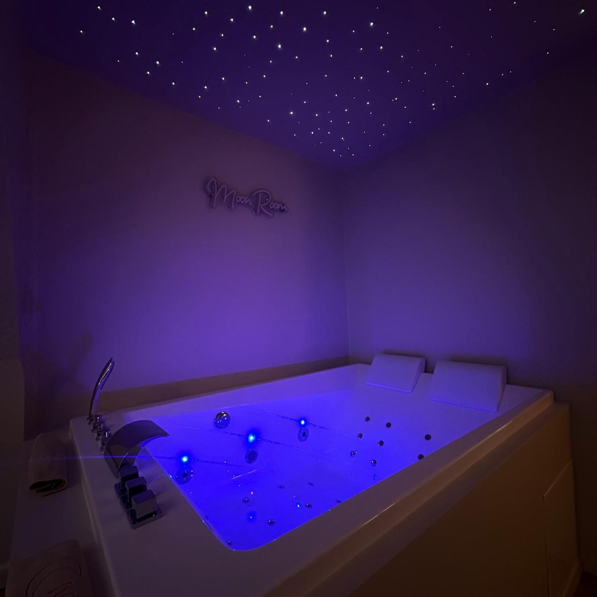 Moon Room, Nuit Insolite - Ollioules Toulon Var Zewnętrze zdjęcie