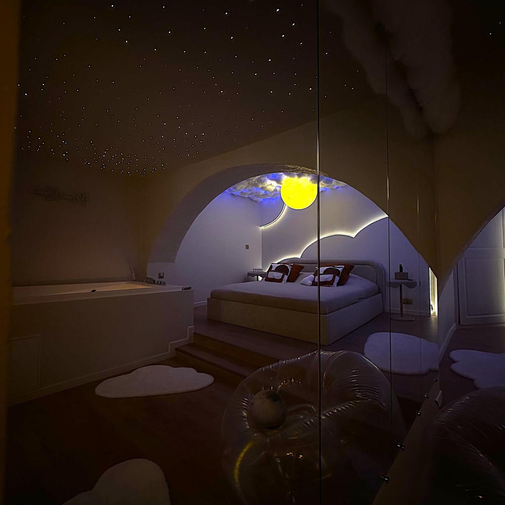 Moon Room, Nuit Insolite - Ollioules Toulon Var Zewnętrze zdjęcie