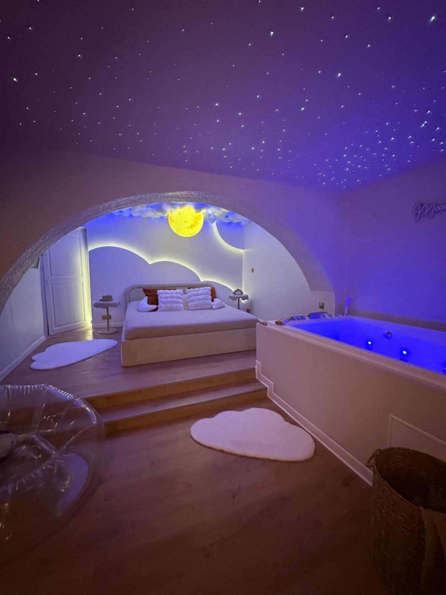 Moon Room, Nuit Insolite - Ollioules Toulon Var Zewnętrze zdjęcie
