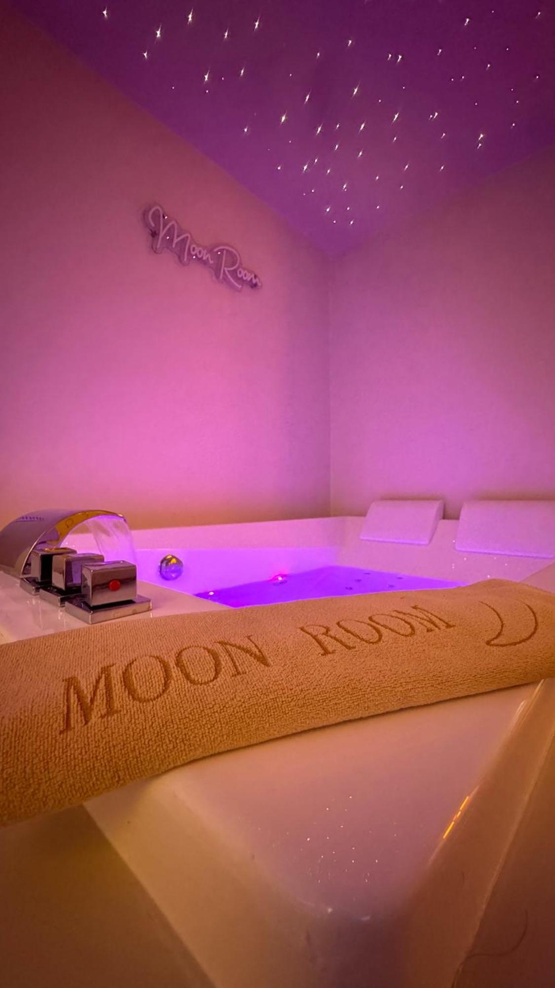 Moon Room, Nuit Insolite - Ollioules Toulon Var Zewnętrze zdjęcie